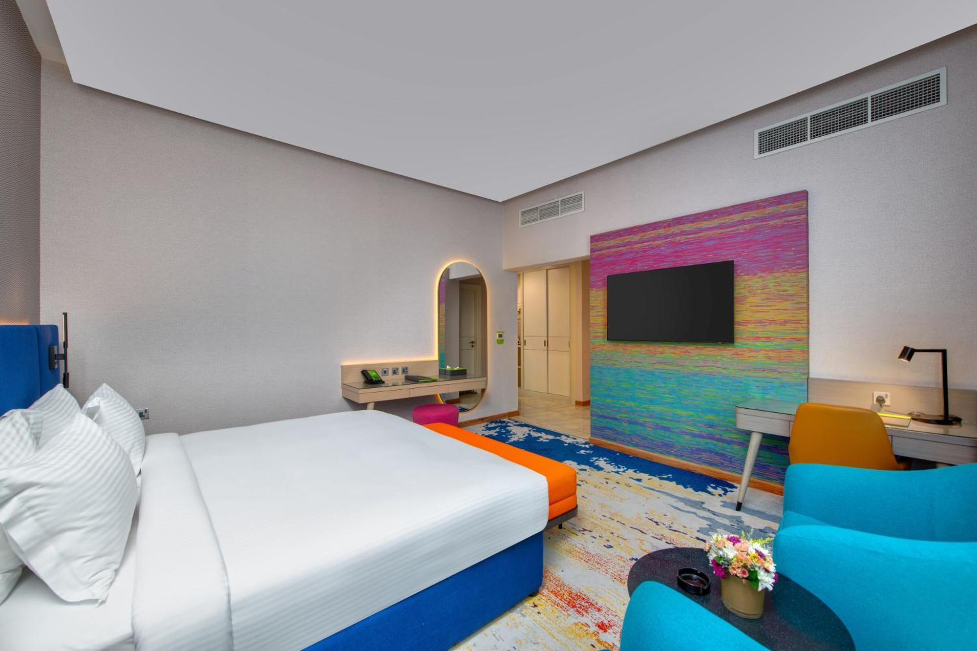 La Quinta By Wyndham Abu Dhabi Al Wahda Hotel Exterior photo