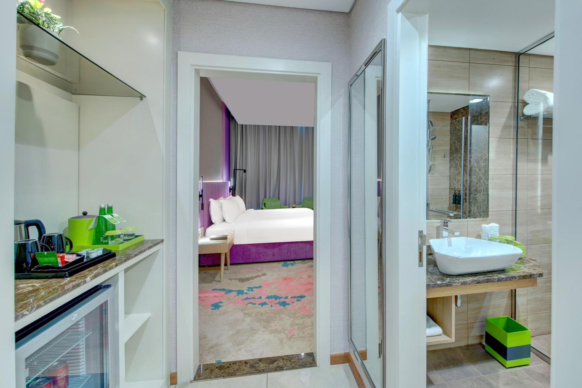 La Quinta By Wyndham Abu Dhabi Al Wahda Hotel Exterior photo