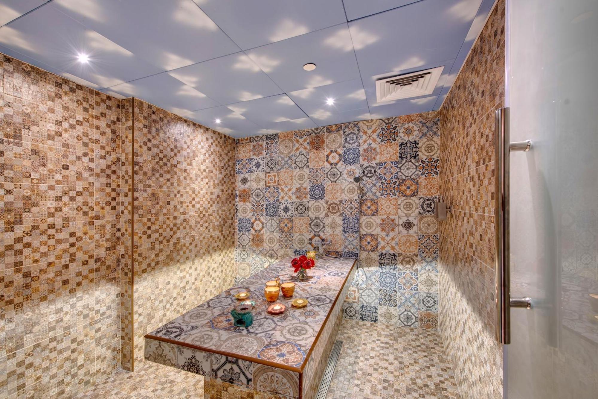 La Quinta By Wyndham Abu Dhabi Al Wahda Hotel Exterior photo
