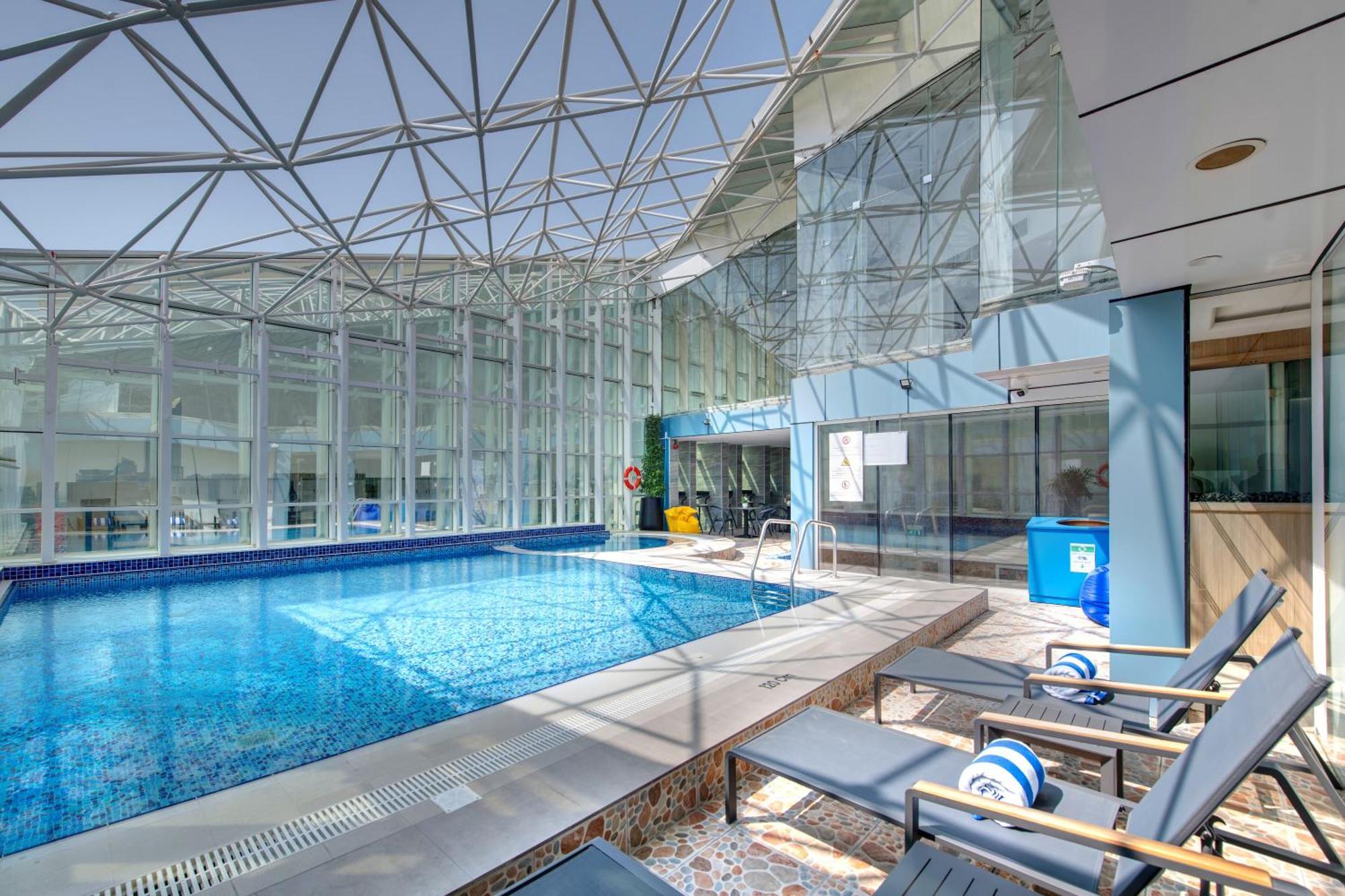 La Quinta By Wyndham Abu Dhabi Al Wahda Hotel Exterior photo