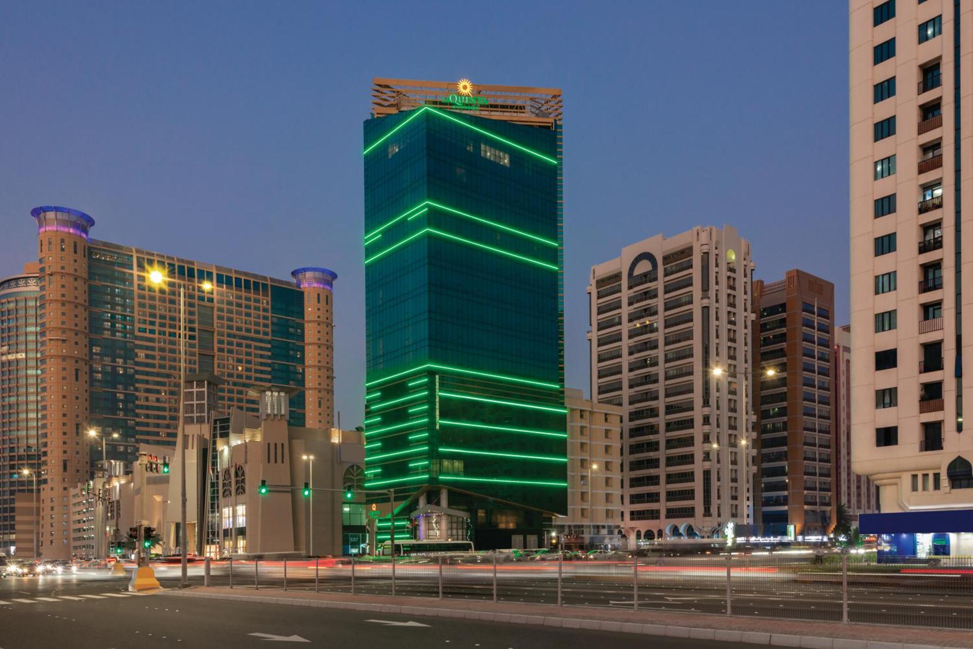 La Quinta By Wyndham Abu Dhabi Al Wahda Hotel Exterior photo
