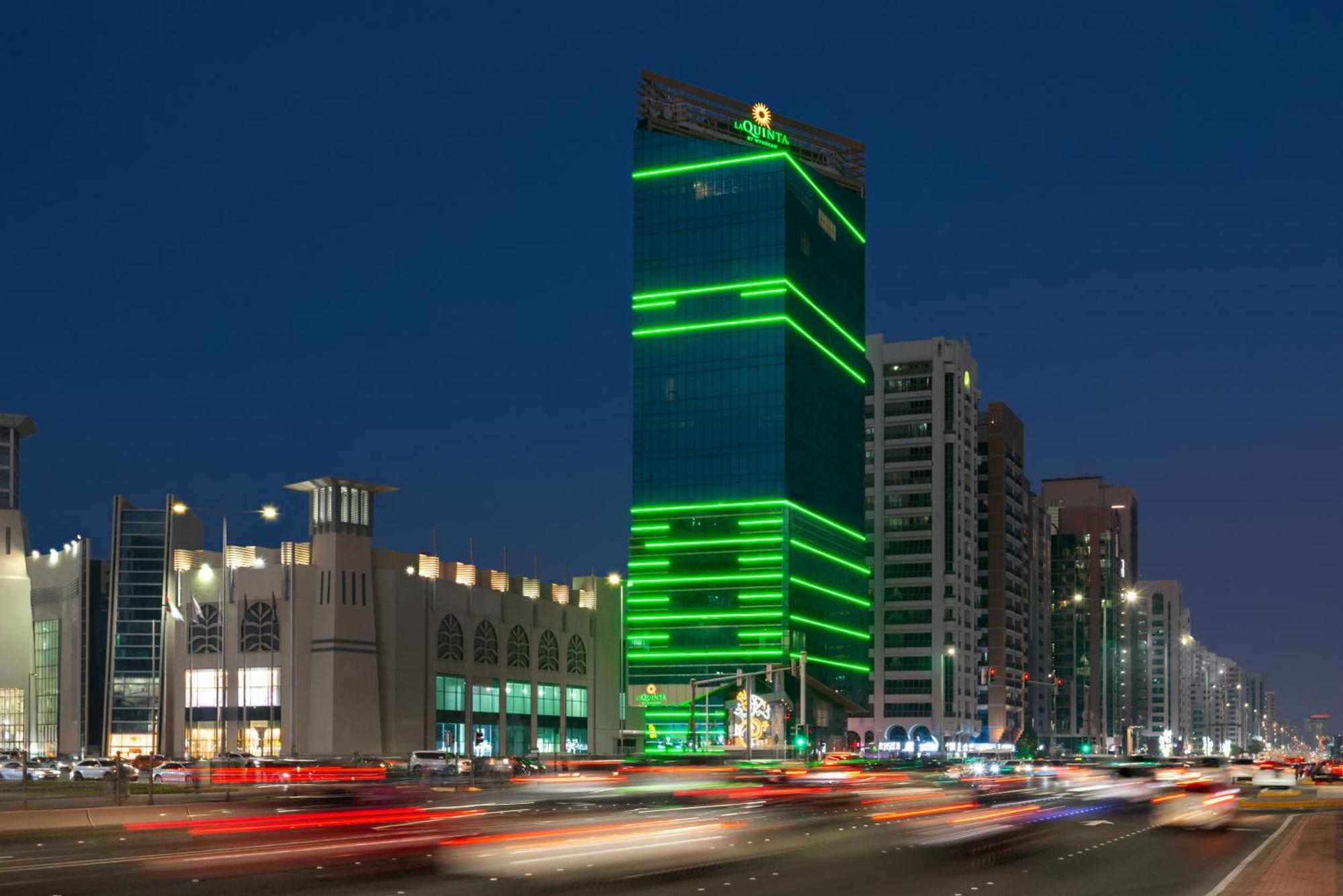 La Quinta By Wyndham Abu Dhabi Al Wahda Hotel Exterior photo