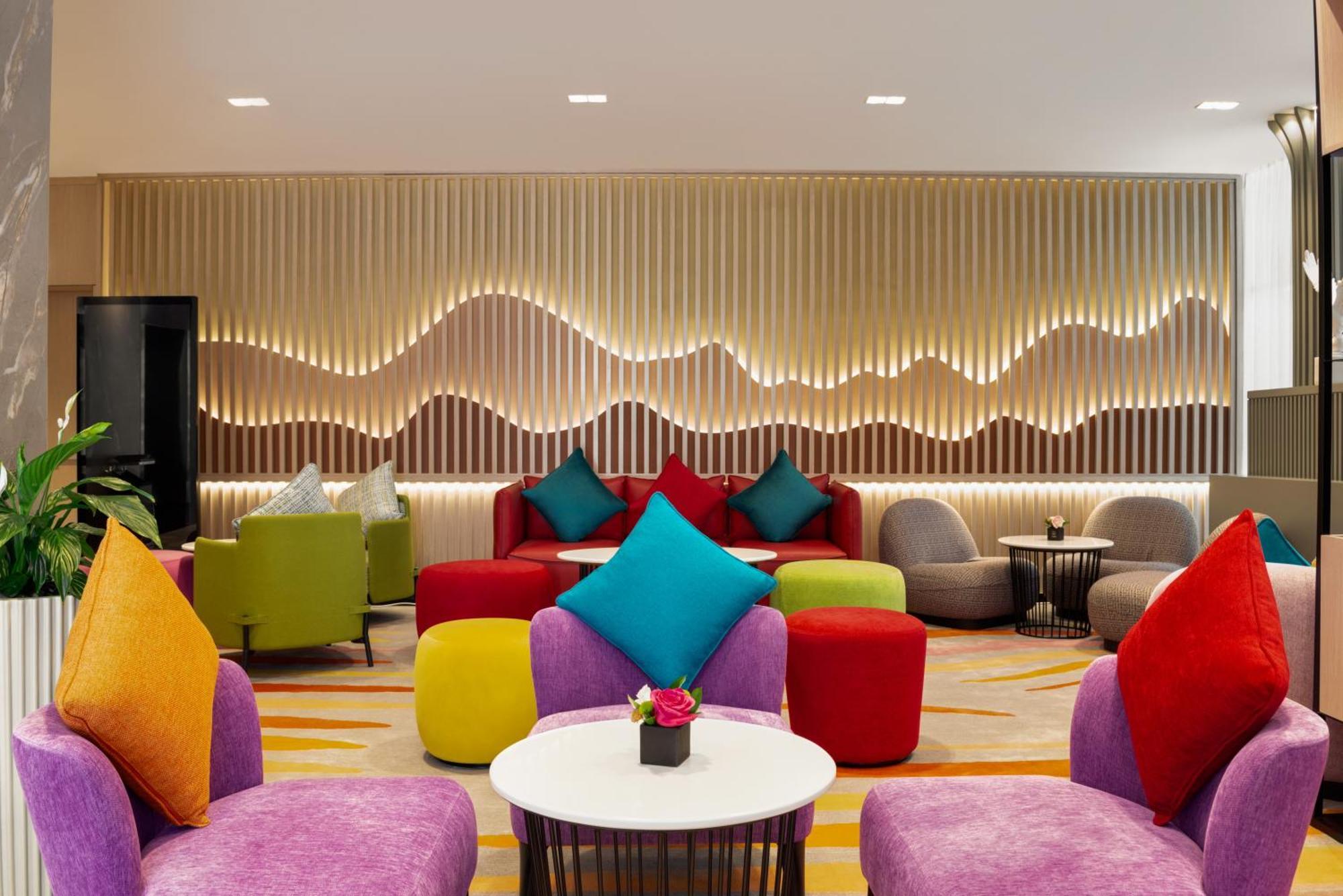 La Quinta By Wyndham Abu Dhabi Al Wahda Hotel Exterior photo