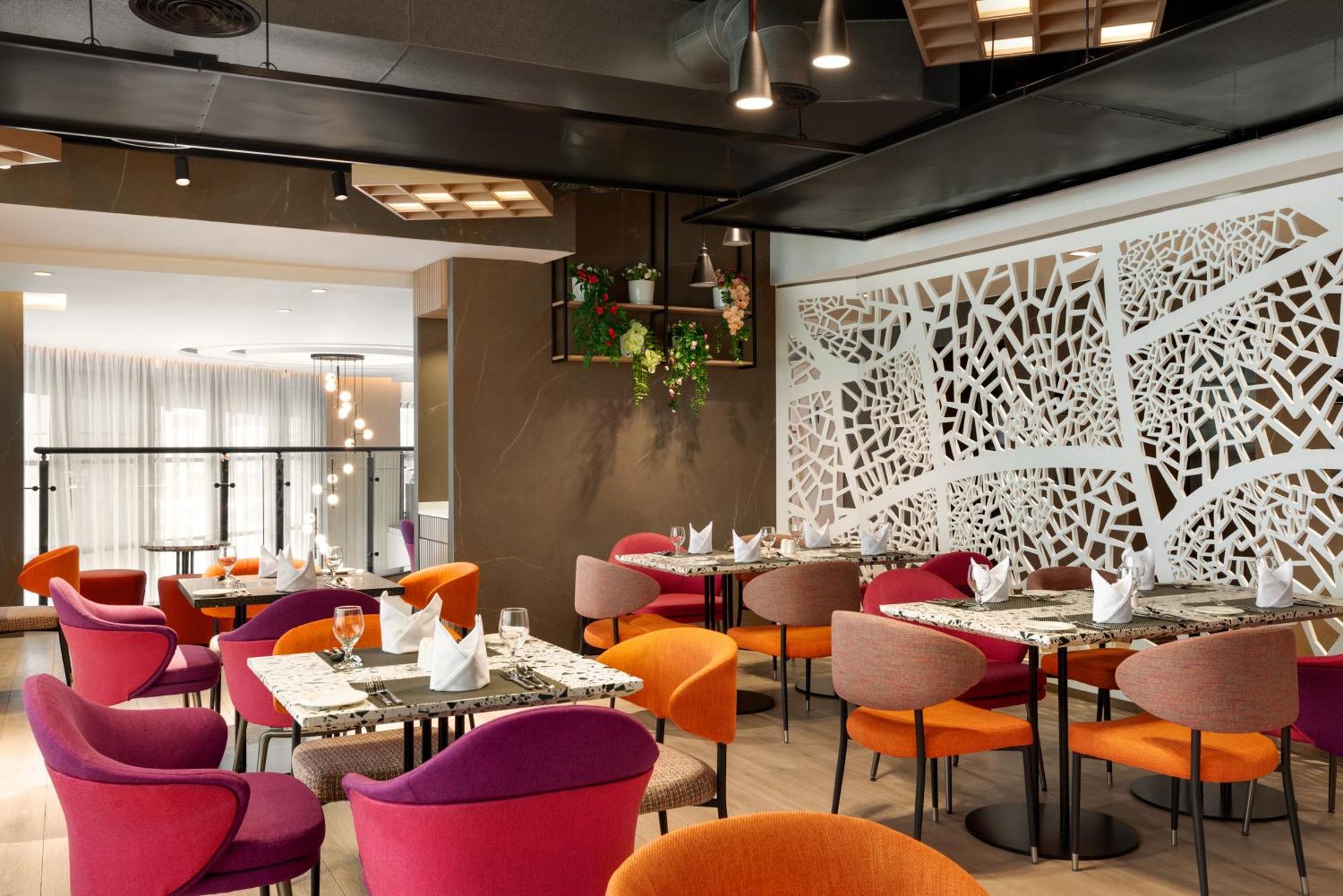 La Quinta By Wyndham Abu Dhabi Al Wahda Hotel Exterior photo